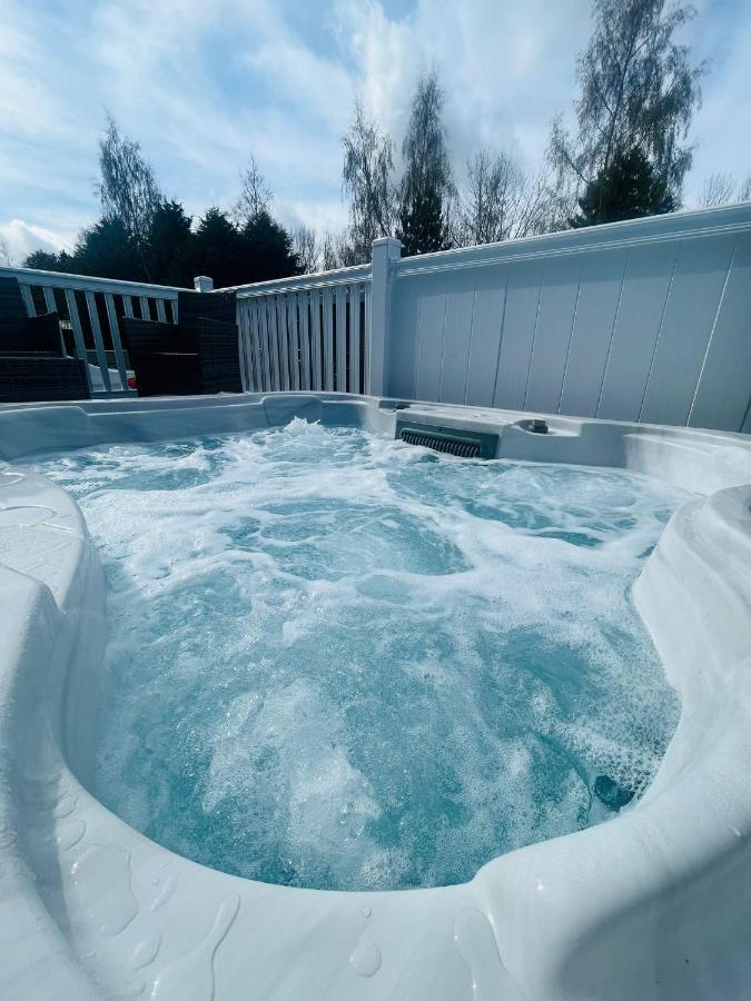 Evergreen Lodge With Hot Tub York Exterior foto